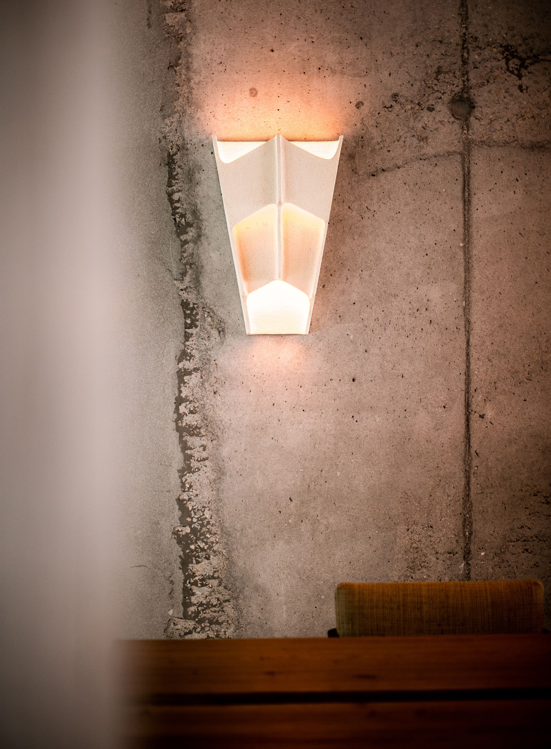 hotel-les-roches-rouges-lamp-386