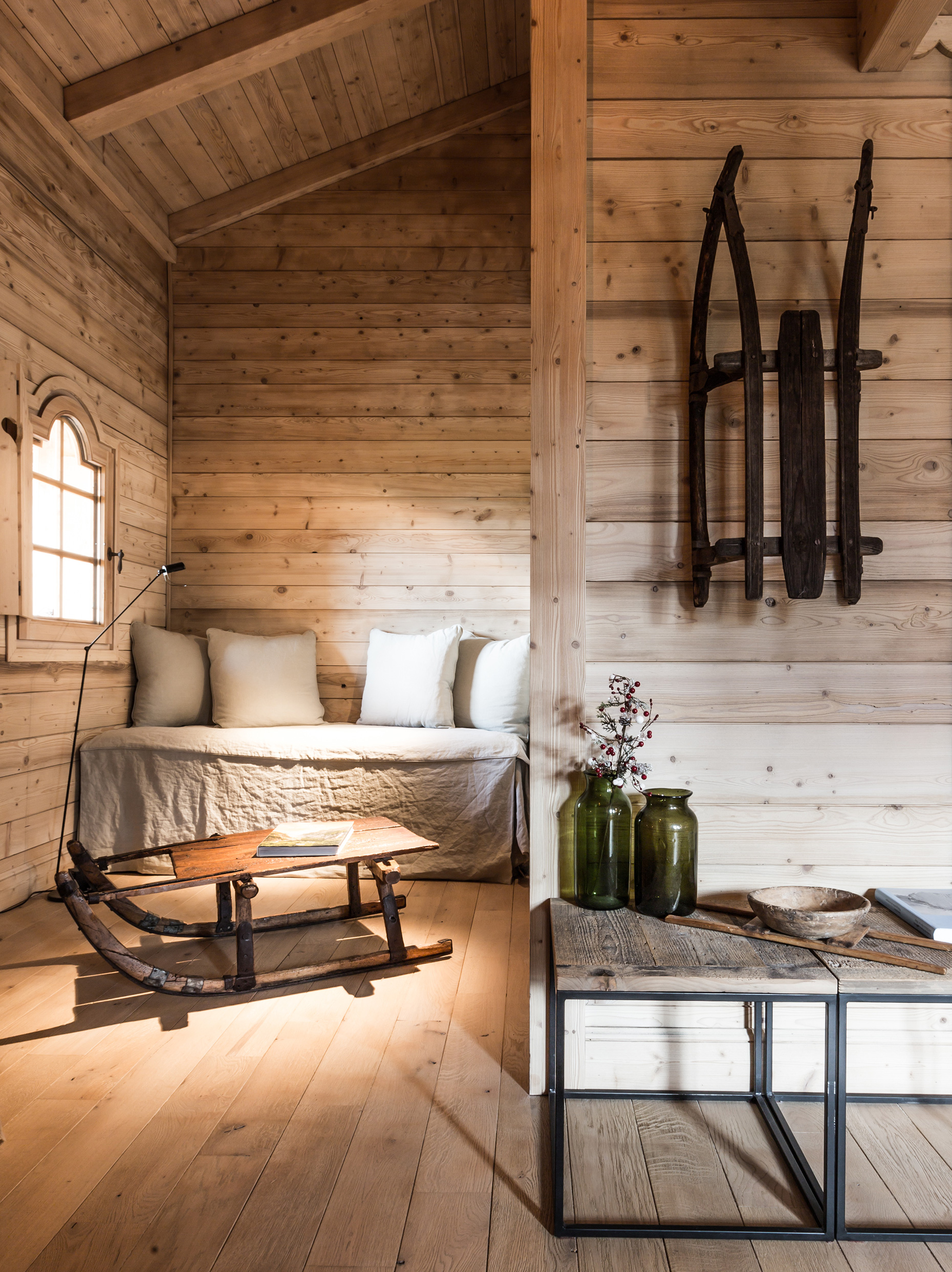 le-cerf-amoureux-living-room-wooden-walls-368